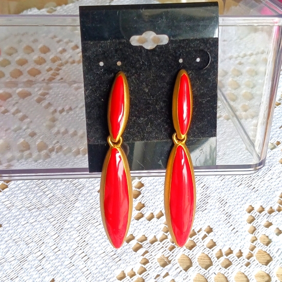 Matte Goldtone/ British Red, Geometric-Oblong Earrings NWT - Picture 2 of 2